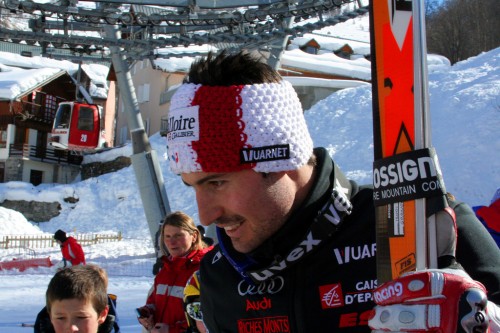 JB avec des fans à Valloire au lendemain de sa victoire en slalom, lors de la Coupe du Monde 2009